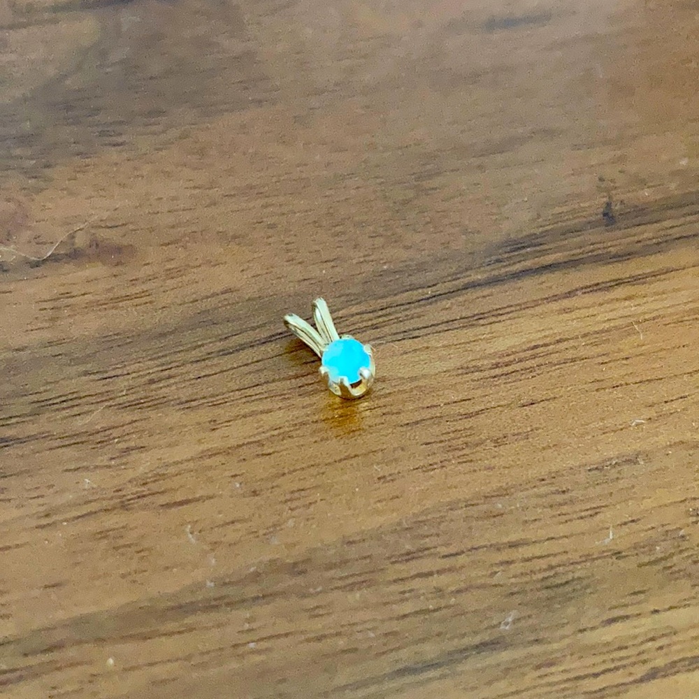 Opal pendant in gold setting.